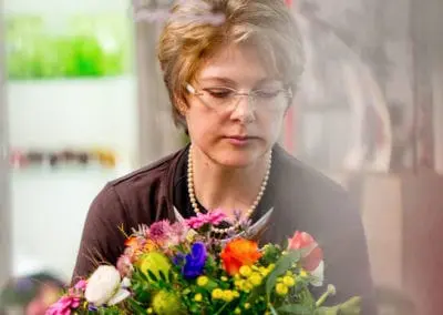 Floristin Bindet Strauss Versand