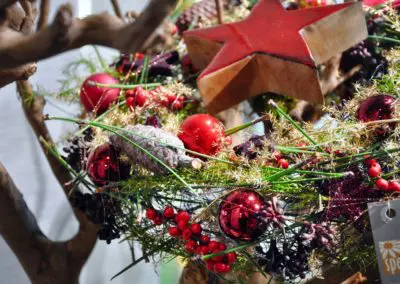 Haengendes Adventsgesteck